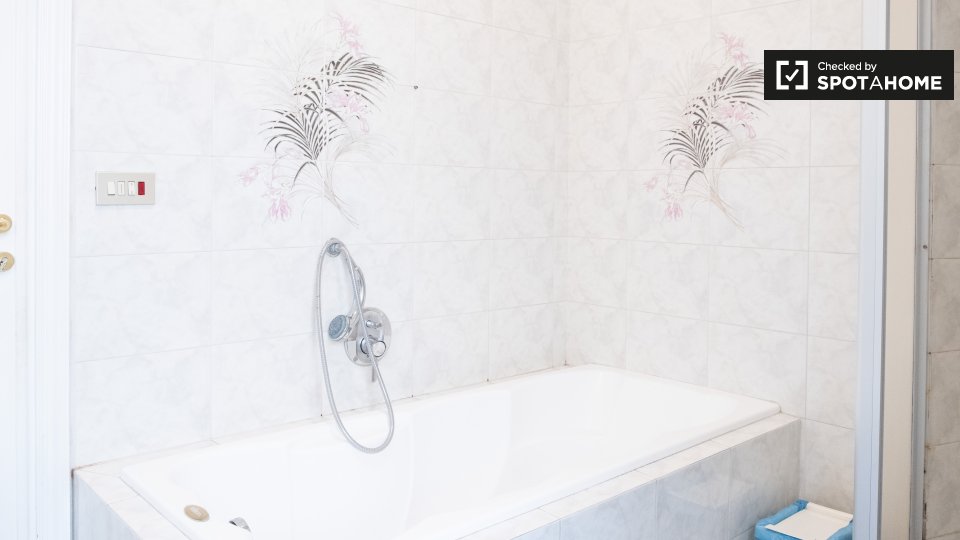 Immagine 9 di Camera condivisa in affitto  in Via Gregorio VII a Roma