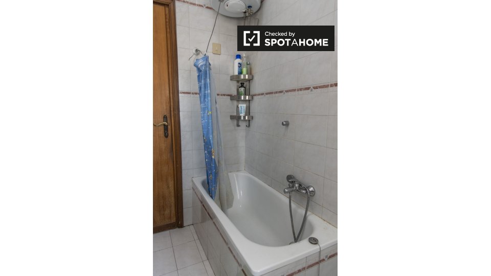 Immagine 12 di Camera condivisa in affitto  in Via Bartolomeo Colleoni a Roma
