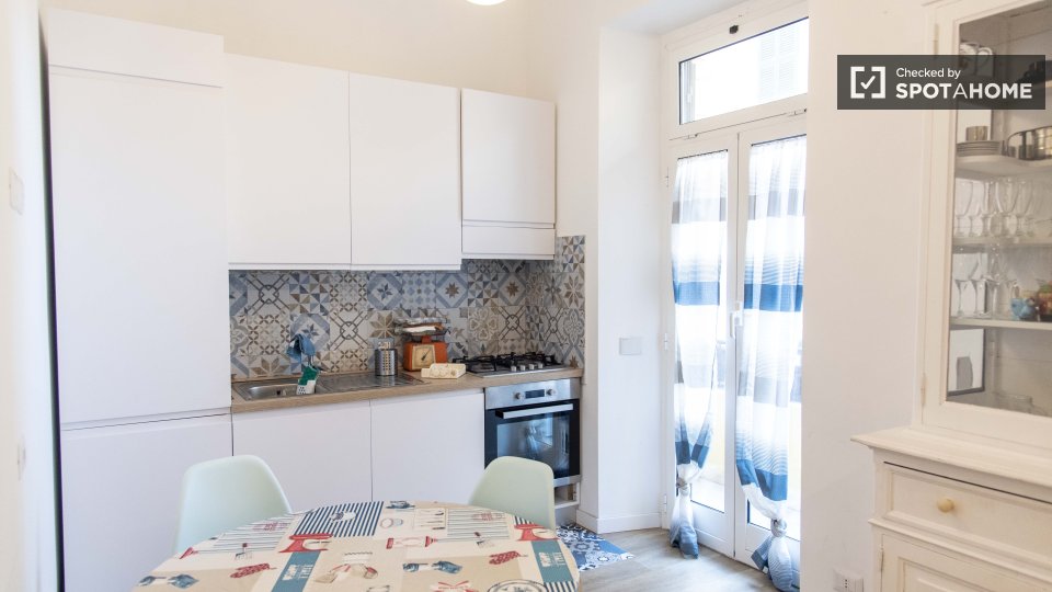 Immagine 9 di Camera condivisa in affitto  in Via Delle Azalee a Roma