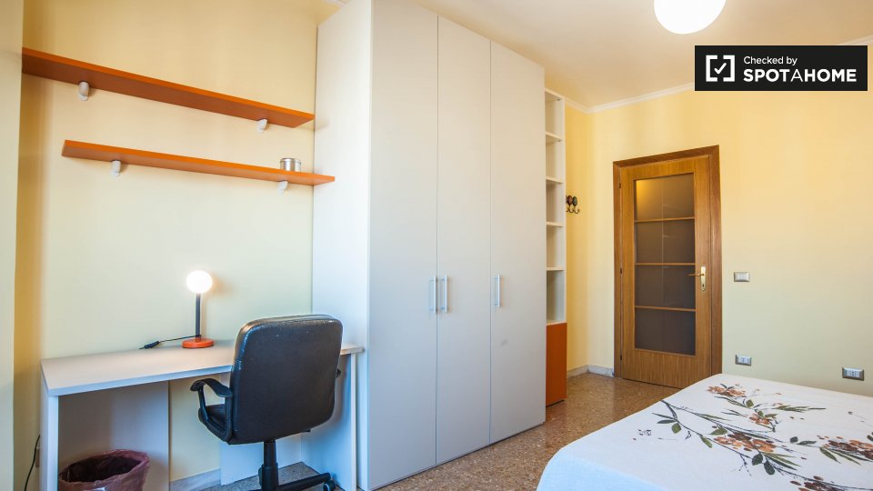 Immagine 15 di Camera condivisa in affitto  in Via Nemorense, 00199 Roma RM, Italy a Roma