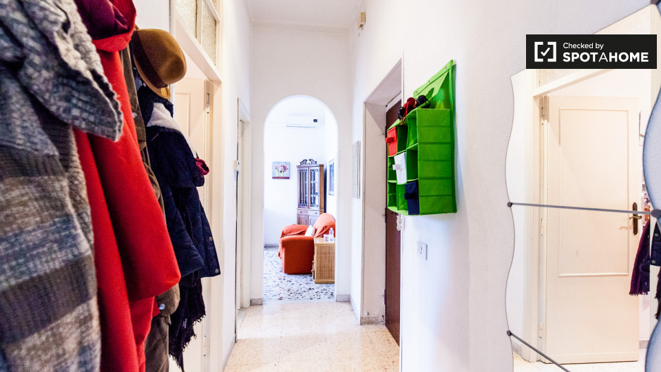 Immagine 16 di Camera condivisa in affitto  in Via Ostiense a Roma