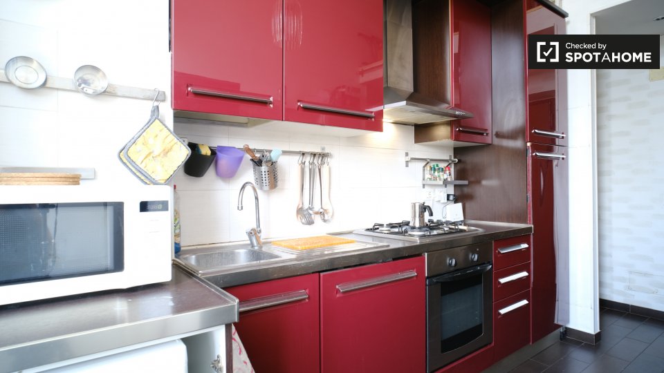 Immagine 19 di Camera condivisa in affitto  in Via Appia Nuova a Roma