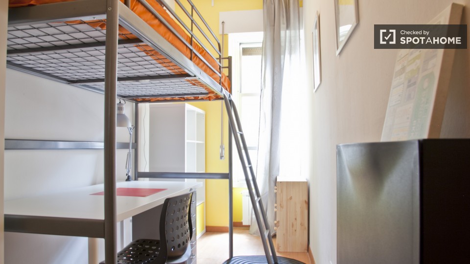 Immagine 3 di Camera condivisa in affitto  in Viale Libia a Roma