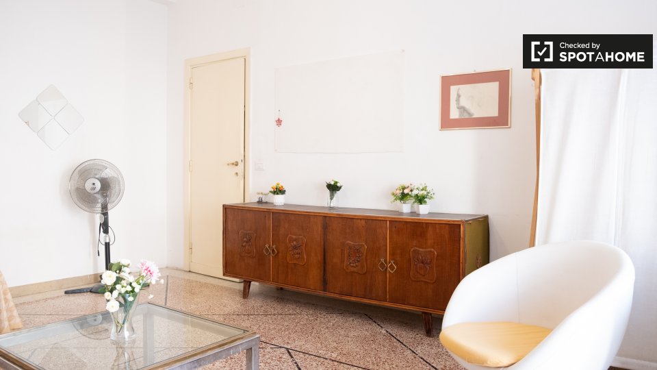 Immagine 11 di Camera condivisa in affitto  in Via Gabriello Chiabrera a Roma