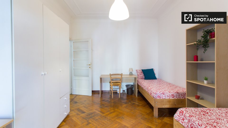 Immagine 19 di Camera condivisa in affitto  in Viale Campania a Milano