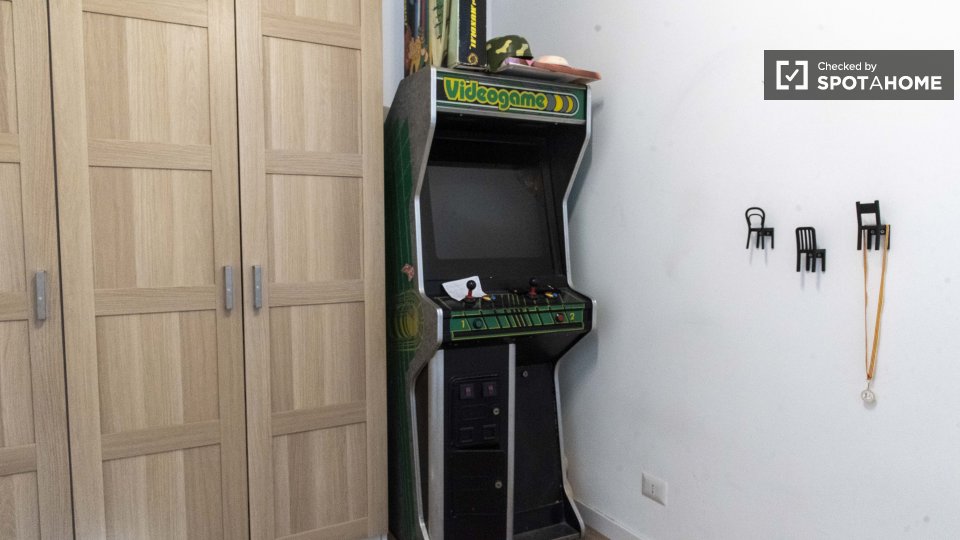 Immagine 17 di Camera condivisa in affitto  in Via Delle Azalee a Roma