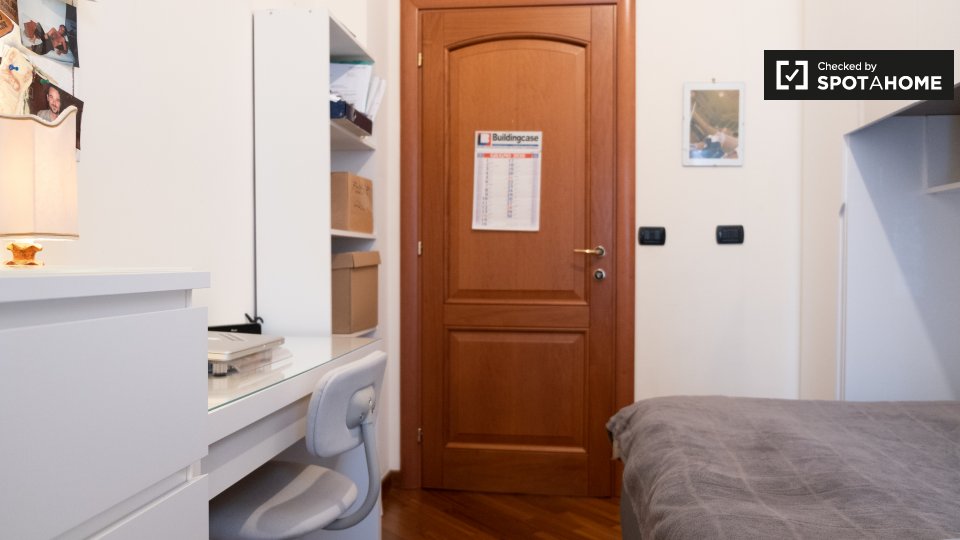 Immagine 4 di Camera condivisa in affitto  in Via Bonaventura Cerretti a Roma