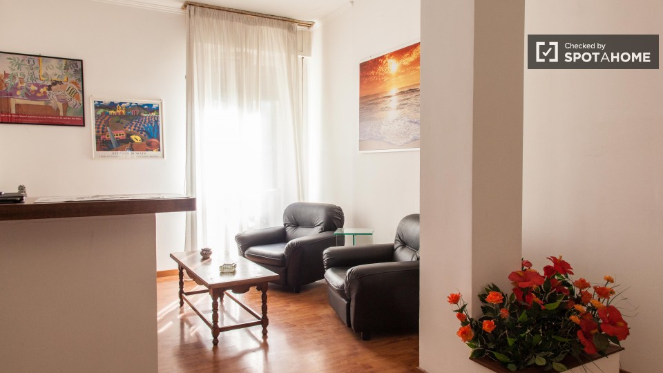 Immagine 4 di Camera condivisa in affitto  in Via del Fontanile Arenato a Roma