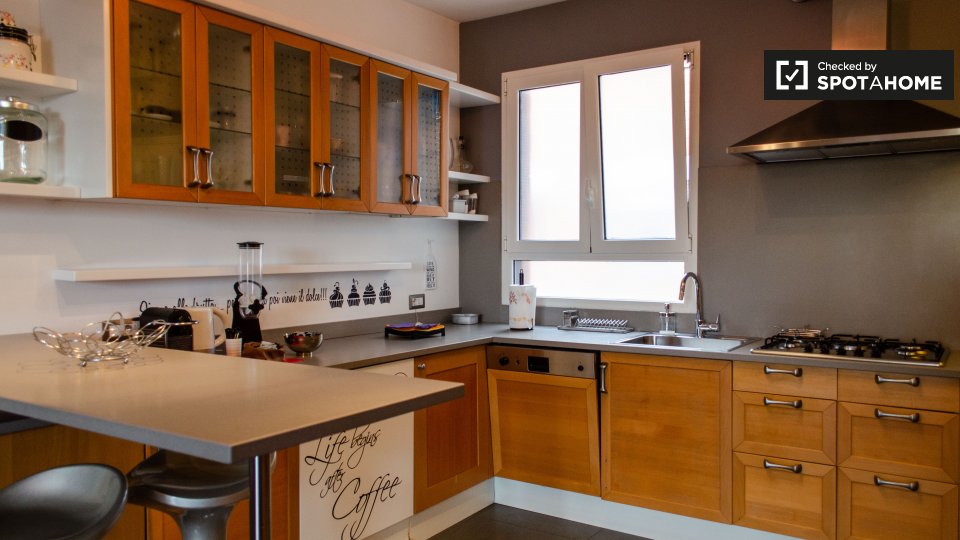 Immagine 19 di Camera condivisa in affitto  in Via Benedetto Croce, 00142 Roma RM, Italy a Roma