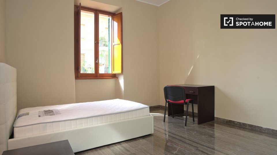 Immagine 2 di Camera condivisa in affitto  in Via Annibal Caro a Roma