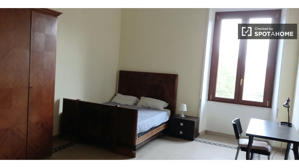 Immagine 6 di Camera condivisa in affitto  in Piazza Vittorio Emanuele II, 00185 Roma RM, Italy a Roma