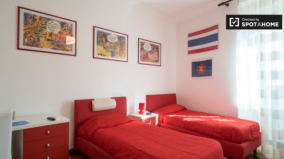 Immagine 11 di Camera condivisa in affitto  in Via Napoli a Roma