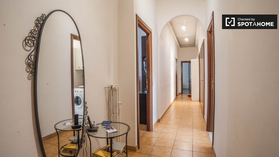 Immagine 14 di Camera condivisa in affitto  in Piazza San Giovanni Bosco a Roma