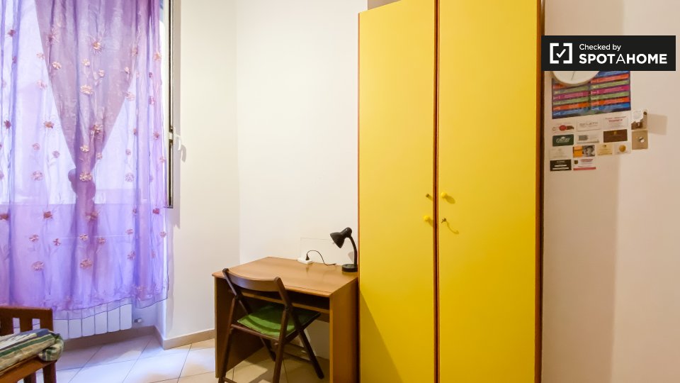 Immagine 2 di Camera condivisa in affitto  in Piazza Vittorio Emanuele II a Roma