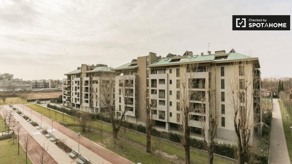 Immagine 11 di Appartamento in affitto  in Via Erice, 20141 Milano MI, Italy a Milano