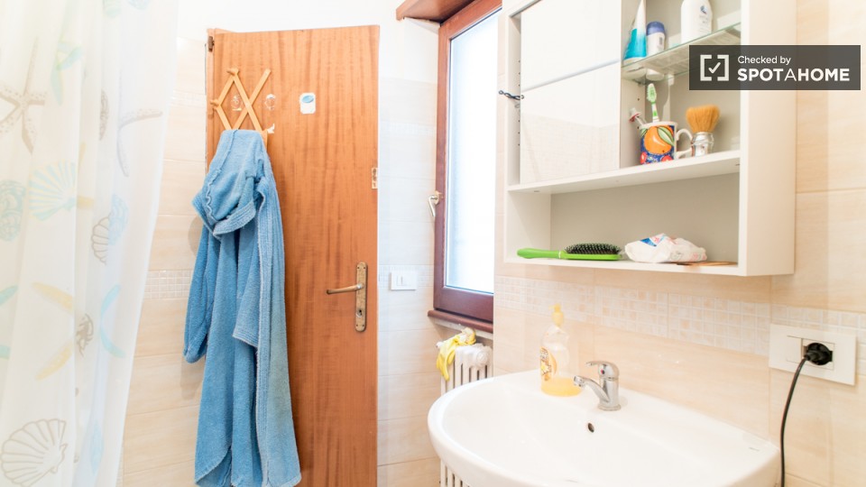 Immagine 17 di Camera condivisa in affitto  in Largo Somalia a Roma