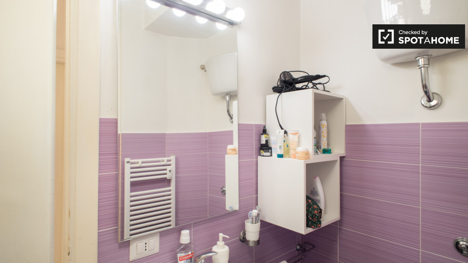 Immagine 11 di Camera condivisa in affitto  in Largo dei Colli Albani a Roma