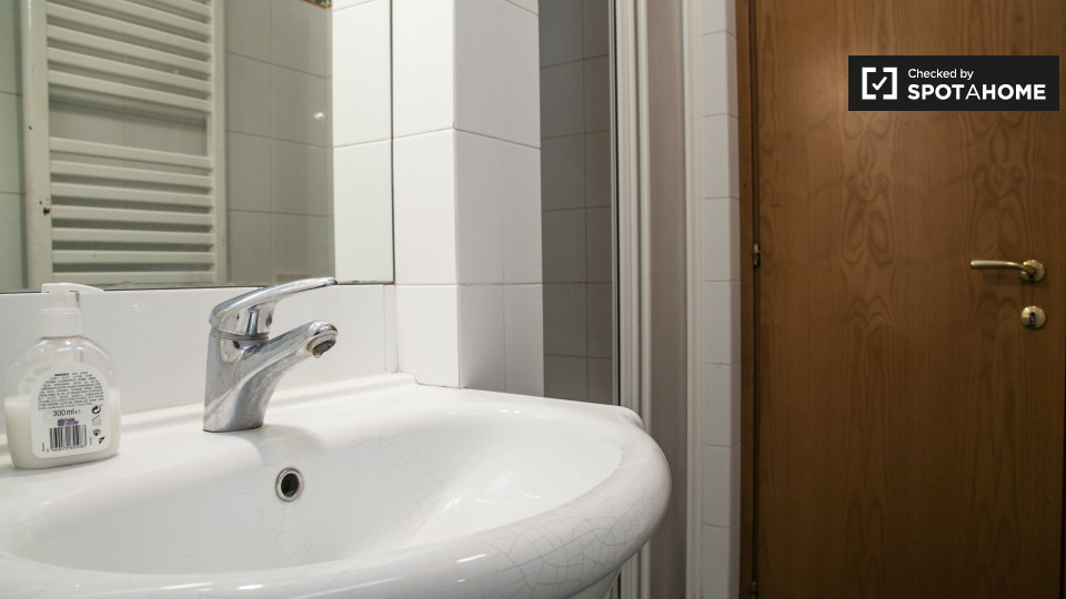 Immagine 10 di Ufficio in affitto  in Via della Polveriera a Roma