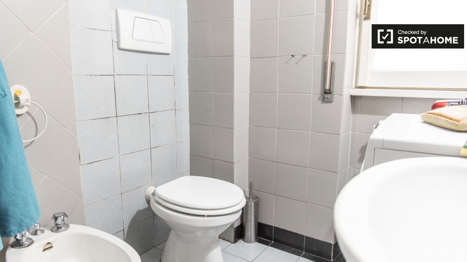 Immagine 10 di Camera condivisa in affitto  in Largo Francesco Anzani a Roma