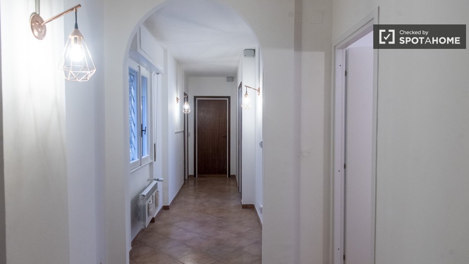 Immagine 19 di Camera condivisa in affitto  in Via Antonino Pio a Roma