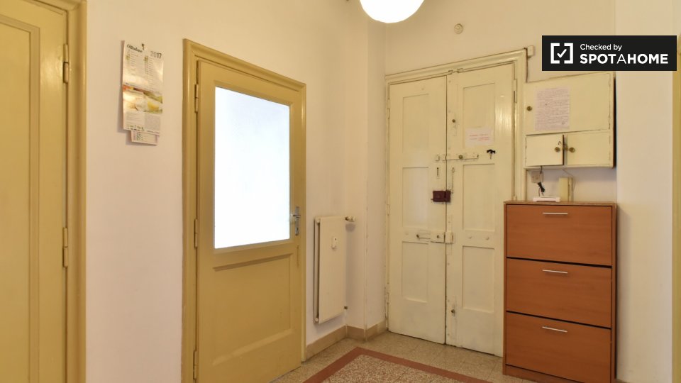 Immagine 17 di Camera condivisa in affitto  in Via Dacia a Roma