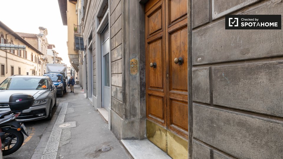 Immagine 16 di Appartamento in affitto  in Borgo Ognissanti a Firenze