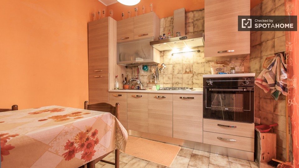 Immagine 8 di Camera condivisa in affitto  in Via Mecenate a Roma