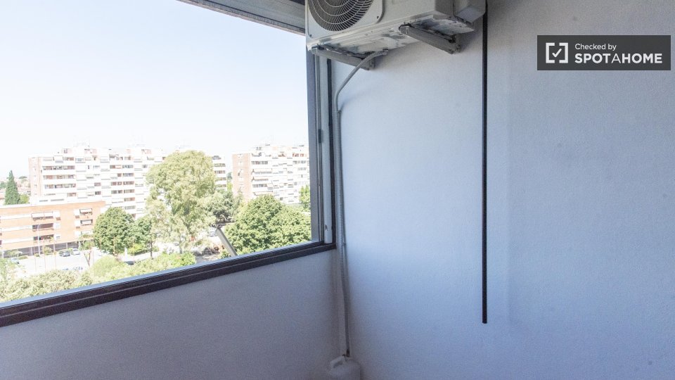 Immagine 17 di Appartamento in affitto  in Viale dei Caduti per la Resistenza a Roma