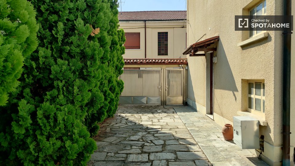 Immagine 17 di Camera condivisa in affitto  in Via Eugenio Villoresi a Inveruno