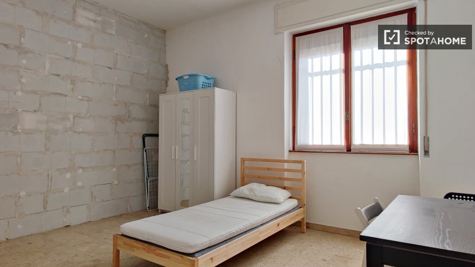 Immagine 2 di Camera condivisa in affitto  in Via Eugenio Villoresi a Inveruno