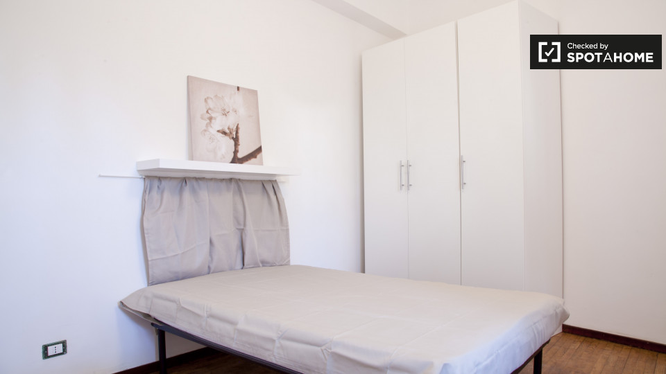 Immagine 7 di Camera condivisa in affitto  in Via Temistocle Calzecchi Onesti a Roma