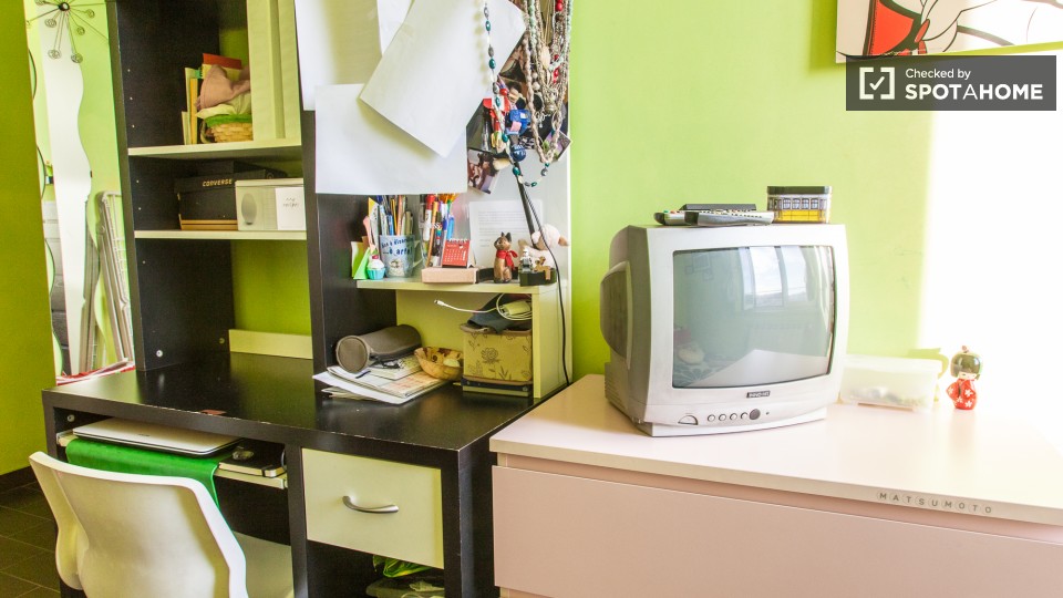 Immagine 2 di Camera condivisa in affitto  in Via Appia Nuova a Roma