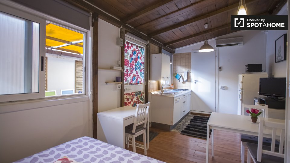 Immagine 2 di Ufficio in affitto  in Via Stefano Infessura, 00179 Roma RM, Italy a Roma