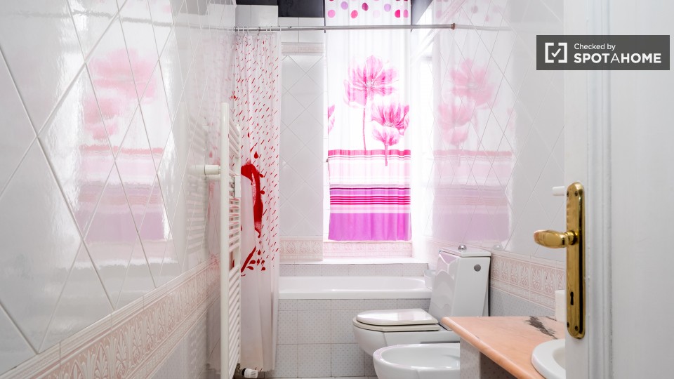 Immagine 19 di Camera condivisa in affitto  in Viale Edoardo Jenner a Milano