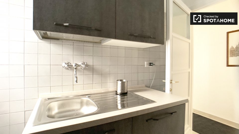 Immagine 9 di Appartamento in affitto  in Viale dei Quattro Venti, 00152 Roma RM, Italy a Roma