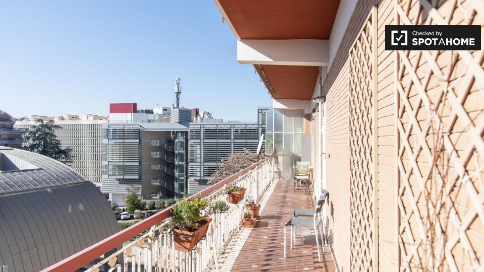 Immagine 12 di Camera condivisa in affitto  in Via Antonino Pio a Roma