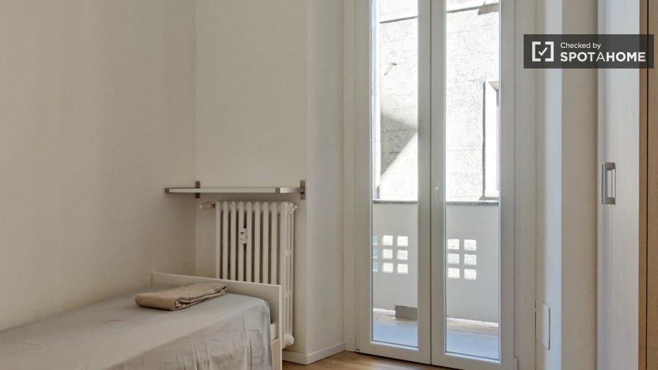 Immagine 5 di Camera condivisa in affitto  in Via Mac Mahon a Milano