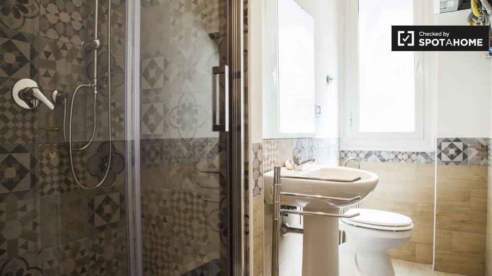 Immagine 13 di Camera condivisa in affitto  in Via Nemorense, 00198 Roma RM, Italy a Roma