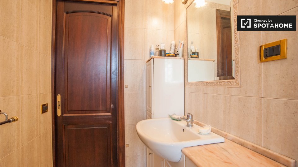 Immagine 15 di Camera condivisa in affitto  in Via Francesco Bianchi, 00133 Roma RM, Italy a Roma