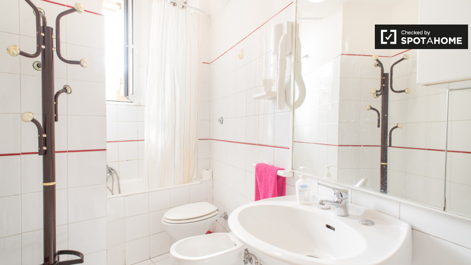 Immagine 10 di Appartamento in affitto  in Via Dacia a Roma