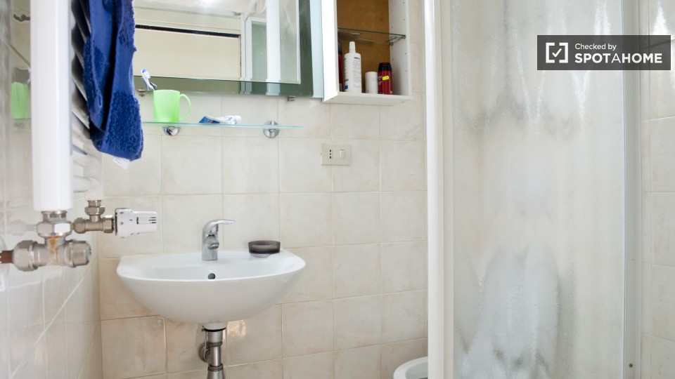 Immagine 18 di Camera condivisa in affitto  in Via Tiburtina a Roma