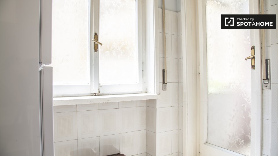 Immagine 19 di Camera condivisa in affitto  in Via Tiburtina a Roma