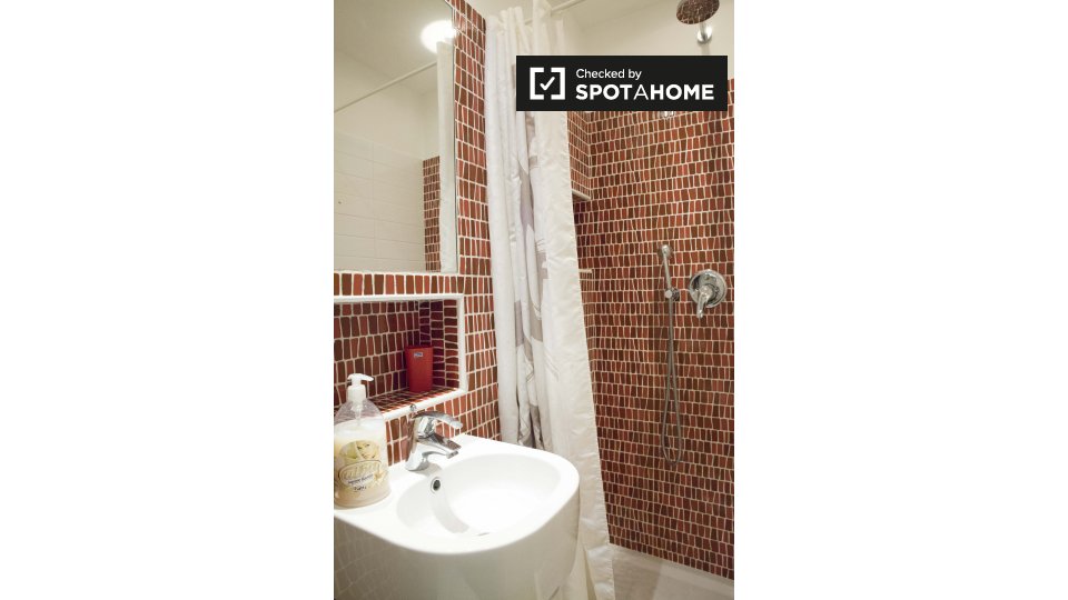 Immagine 11 di Ufficio in affitto  in Via Statilia a Roma