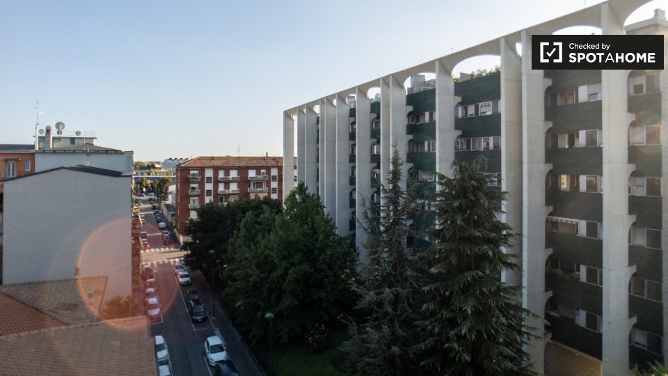 Immagine 5 di Camera condivisa in affitto  in Via Francesco Baracca a Sesto San Giovanni