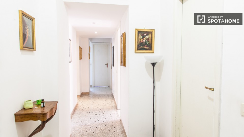 Immagine 11 di Camera condivisa in affitto  in Via Calpurnio Fiamma a Roma