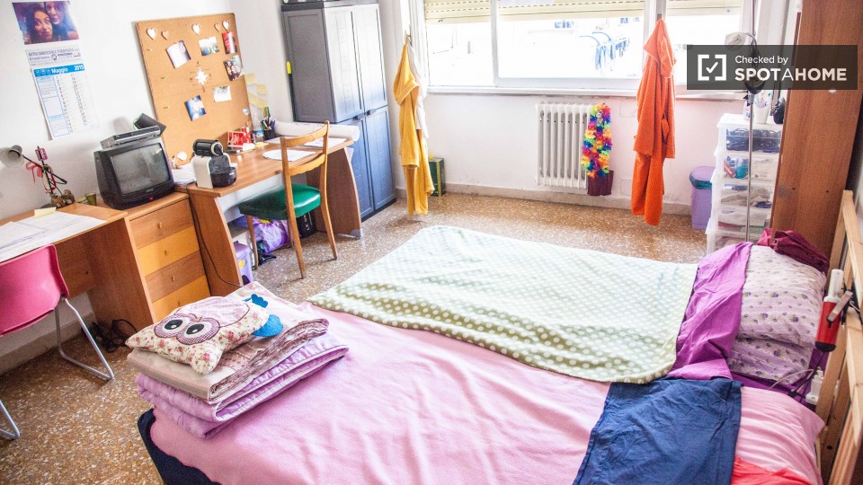 Immagine 8 di Camera condivisa in affitto  in Via Tuscolana a Roma