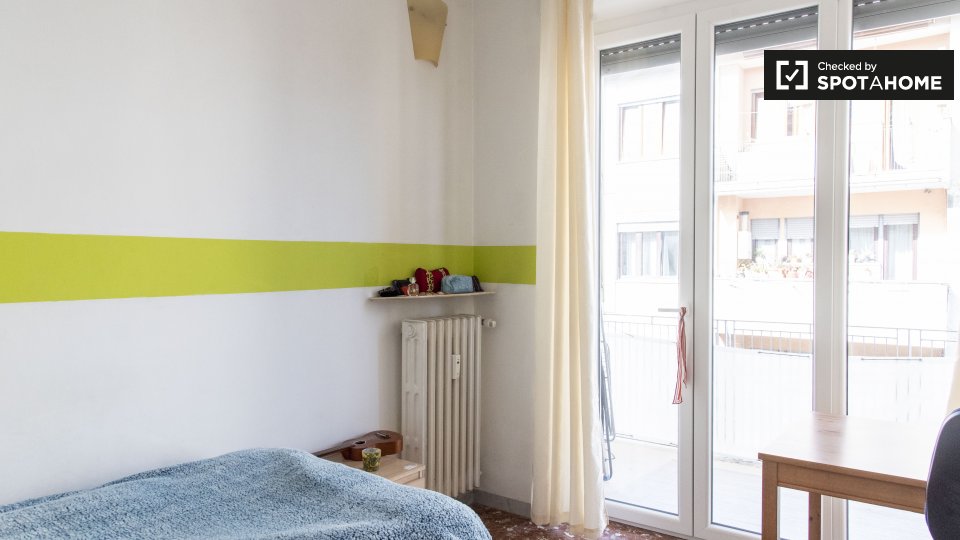 Immagine 10 di Camera condivisa in affitto  in Viale Palmiro Togliatti a Roma