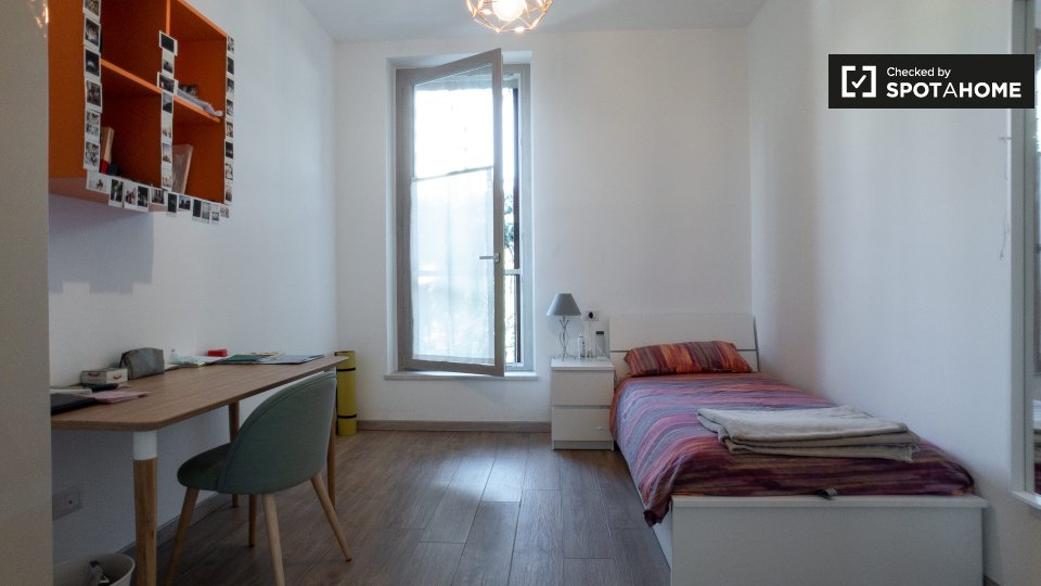 Immagine 1 di Camera condivisa in affitto  in Via Risorgimento, 11, 20093 Cologno Monzese MI, Italy a Cologno Monzese