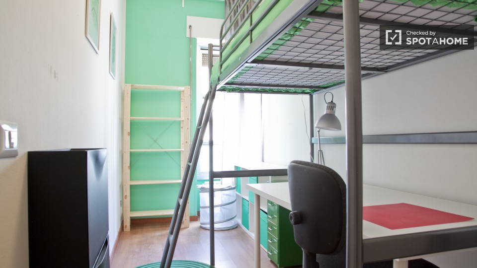 Immagine 3 di Camera condivisa in affitto  in Viale Libia a Roma