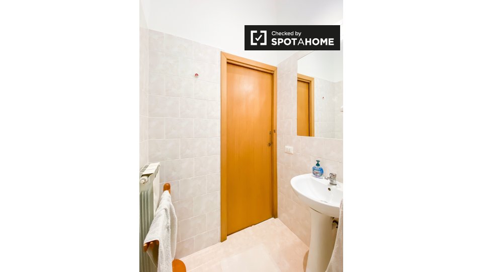 Immagine 16 di Camera condivisa in affitto  in Piazza Vittorio Emanuele II a Roma